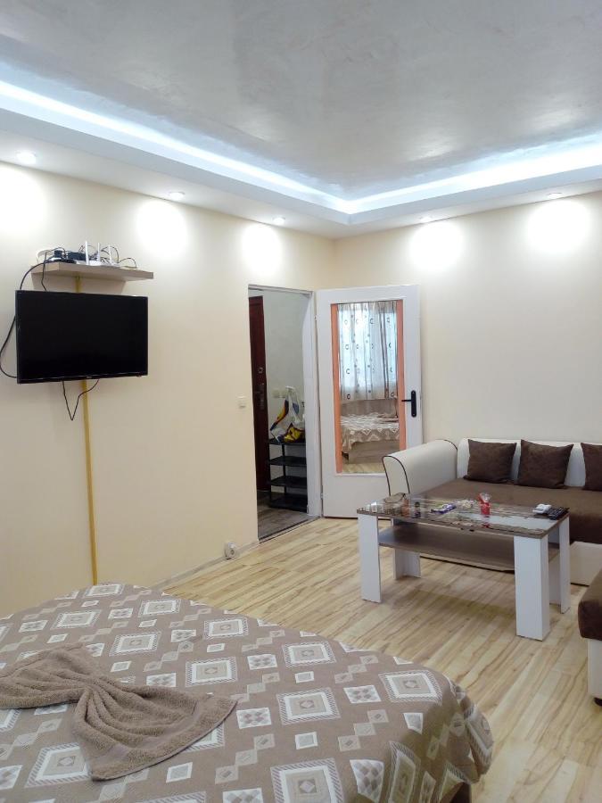 Апартамент Дани Apartament Dani カザンラク エクステリア 写真
